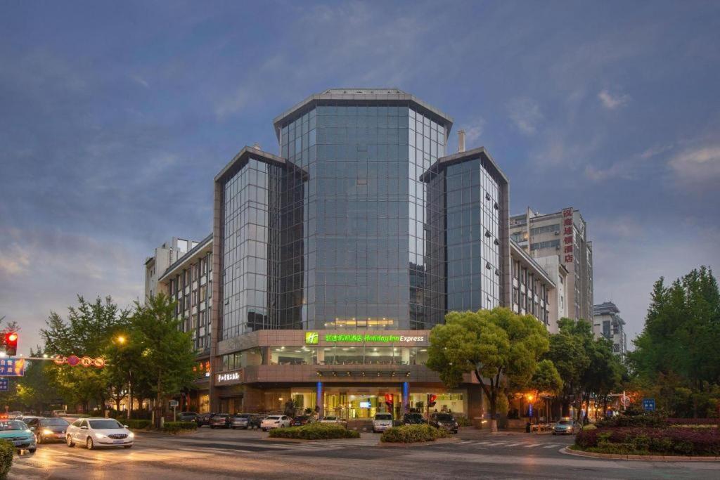 Holiday Inn Express Yangzhou City Center By Ihg Екстериор снимка