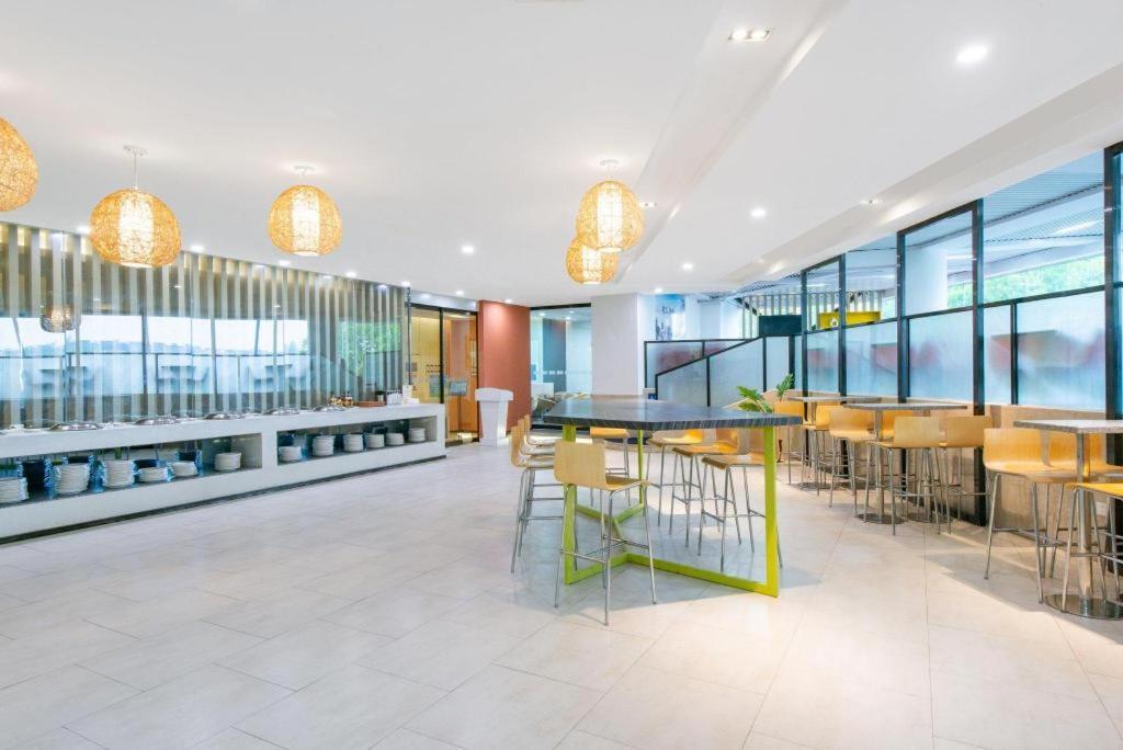 Holiday Inn Express Yangzhou City Center By Ihg Екстериор снимка